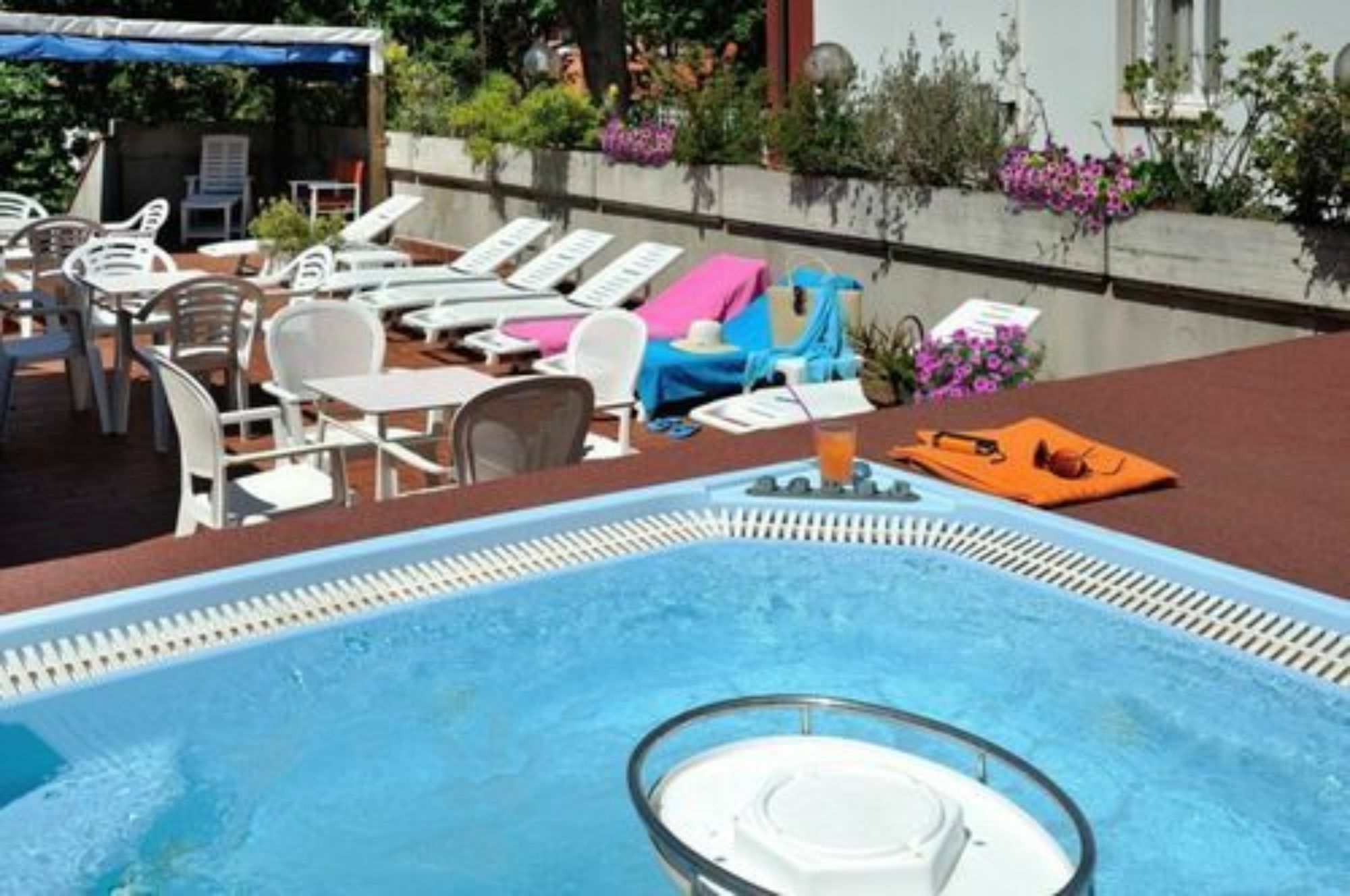 Hotel Plaza Чезенатико Экстерьер фото